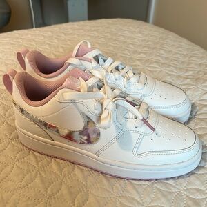 Nike Sneakers Youth Size 5 big kids